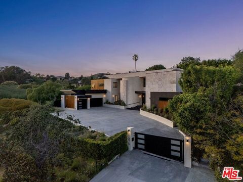 Photo of 11075 W Sunset Boulevard, Los Angeles, CA 90049 (MLS # 26829197)