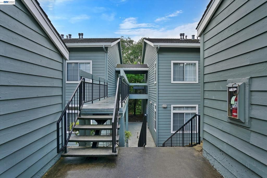 Photo of 7835 Canyon Meadows Cir #E, Pleasanton, CA 94588 (MLS # 41131991)