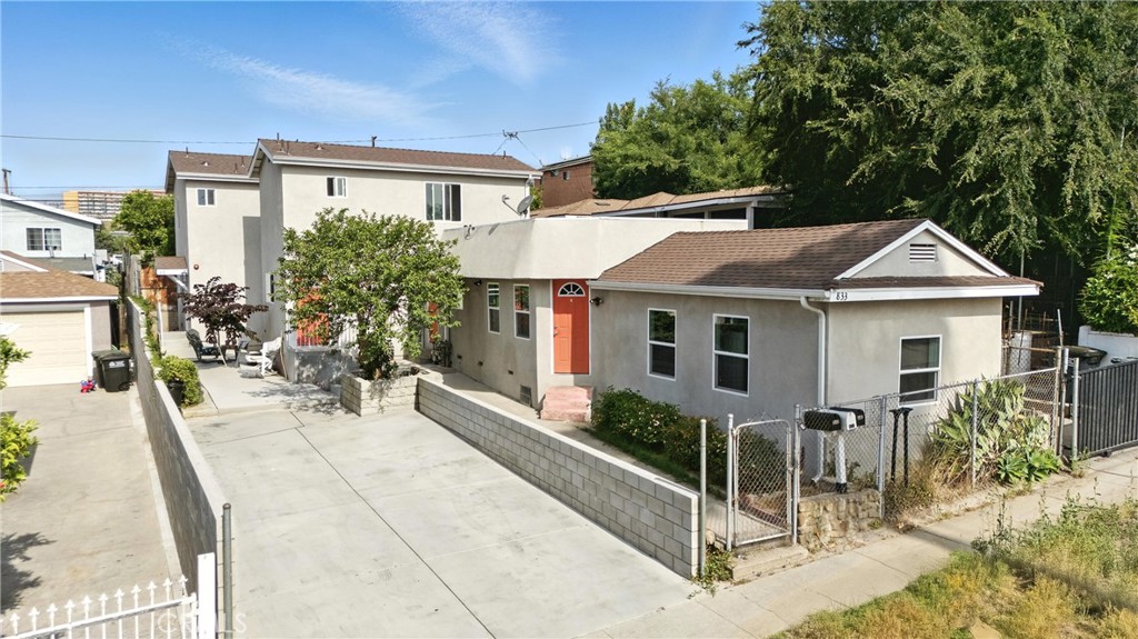 Great investment opportunity. This nice 3 triplex has quick access to the 710, 60, 10, and 5 freeways. It's close to both the ELA College and Cal State LA University. Don't miss this great opportunity.