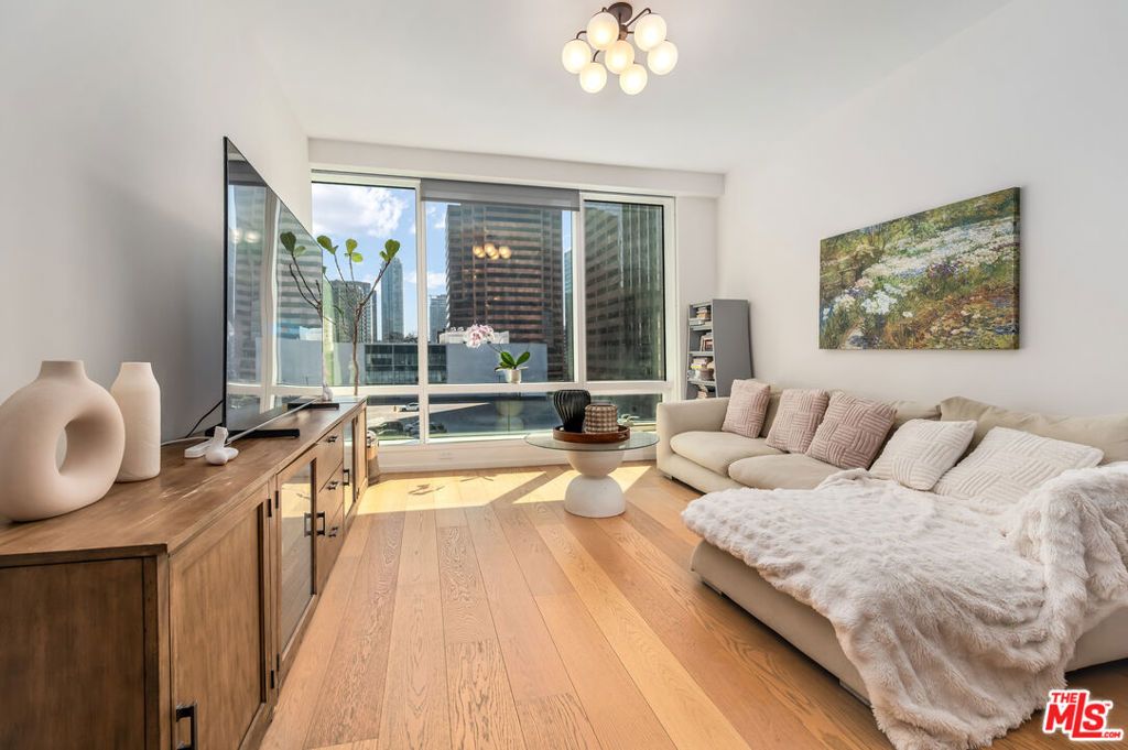 Photo of 877 Francisco Street #707, Los Angeles, CA 90017 (MLS # 26727257)