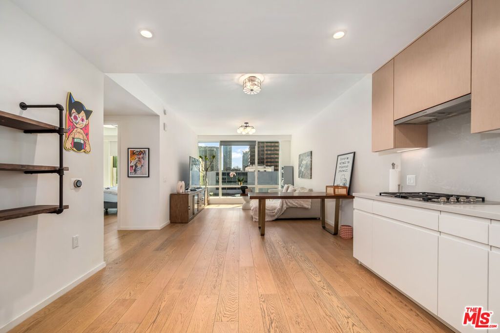 Photo of 877 Francisco Street #707, Los Angeles, CA 90017 (MLS # 26727257)