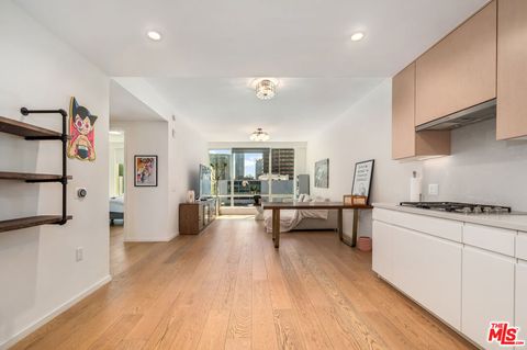 Photo of 877 Francisco Street #707, Los Angeles, CA 90017 (MLS # 26727257)