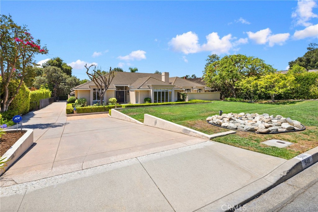 Properties 1 940 Singing Wood Drive