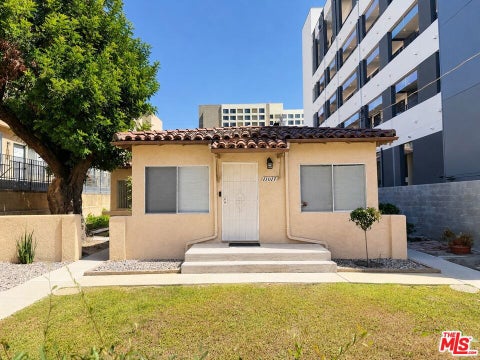 Photo of 11017 Hartsook Street, North Hollywood, CA 91601 (MLS # 26845199)