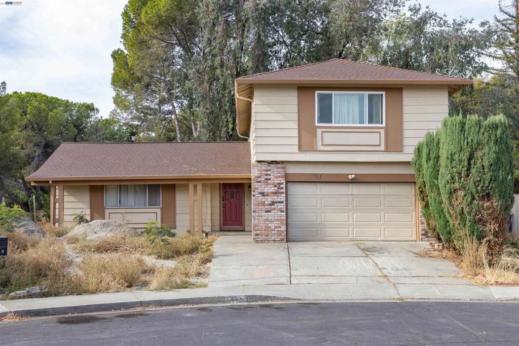 753 Ash Ct