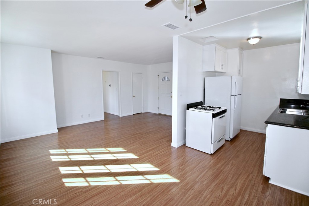 6951 Simpson Avenue 12