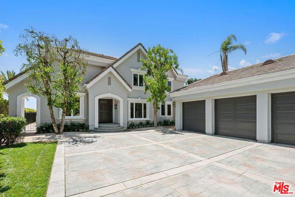Photo of 16802 Calle De Sarah, Los Angeles, CA 90272 (MLS # 26859997)