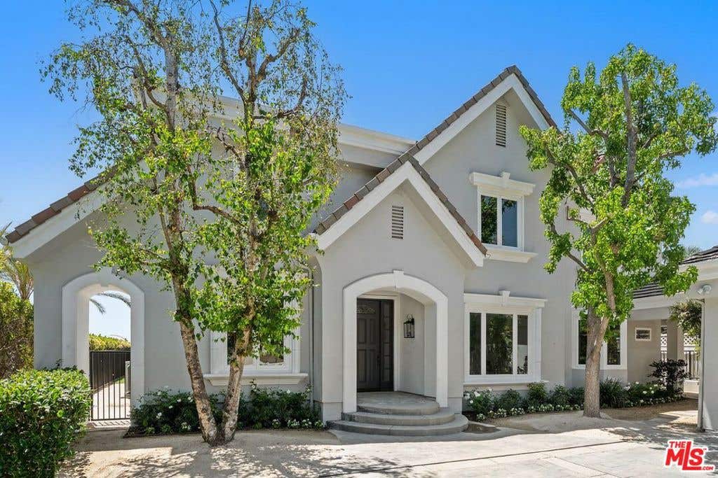 Photo of 16802 Calle De Sarah, Los Angeles, CA 90272 (MLS # 26859997)