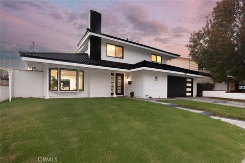 21621 Kaneohe Lane Huntington Beach CA 92646