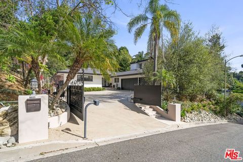 Photo of 9023 Alto Cedro Drive, Beverly Hills, CA 90210 (MLS # 26669673)