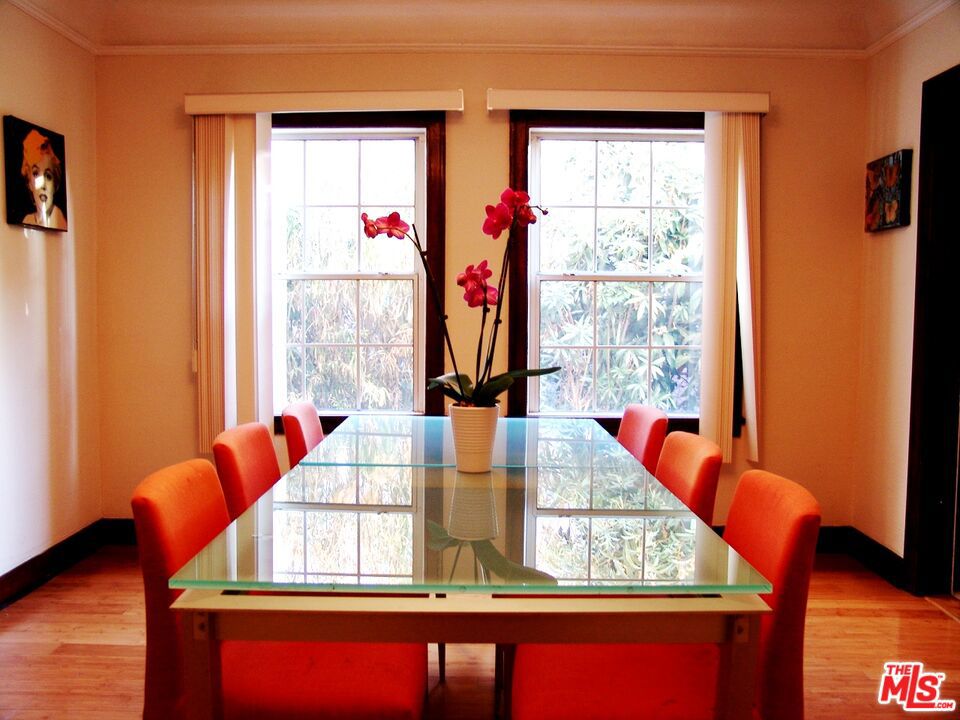 611 N BEACHWOOD Drive