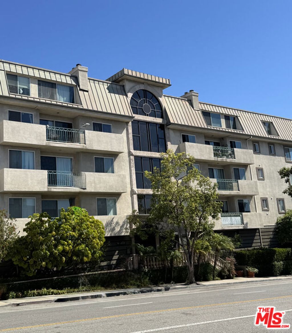 Photo of 390 S Sepulveda Boulevard #409, Los Angeles, CA 90049 (MLS # 25602251)