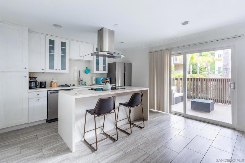 8529 Villa La Jolla Dr Dr E, La Jolla CA 92037