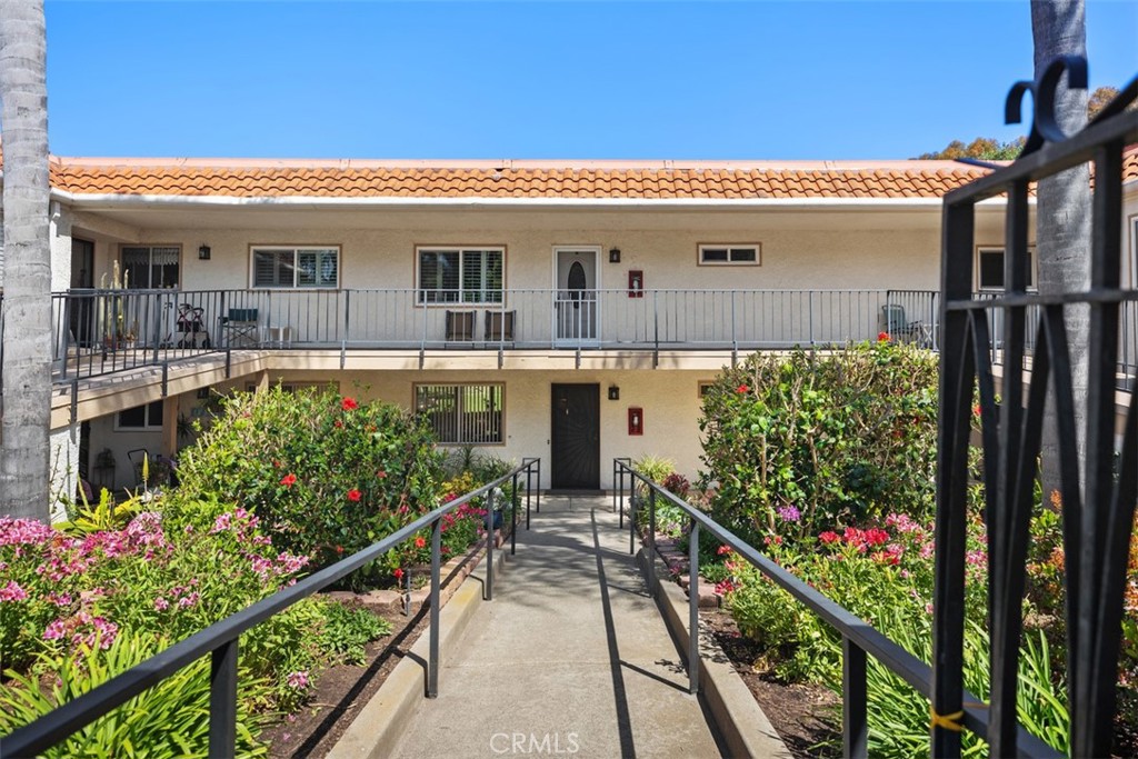 5472 Paseo Del Lago E B
