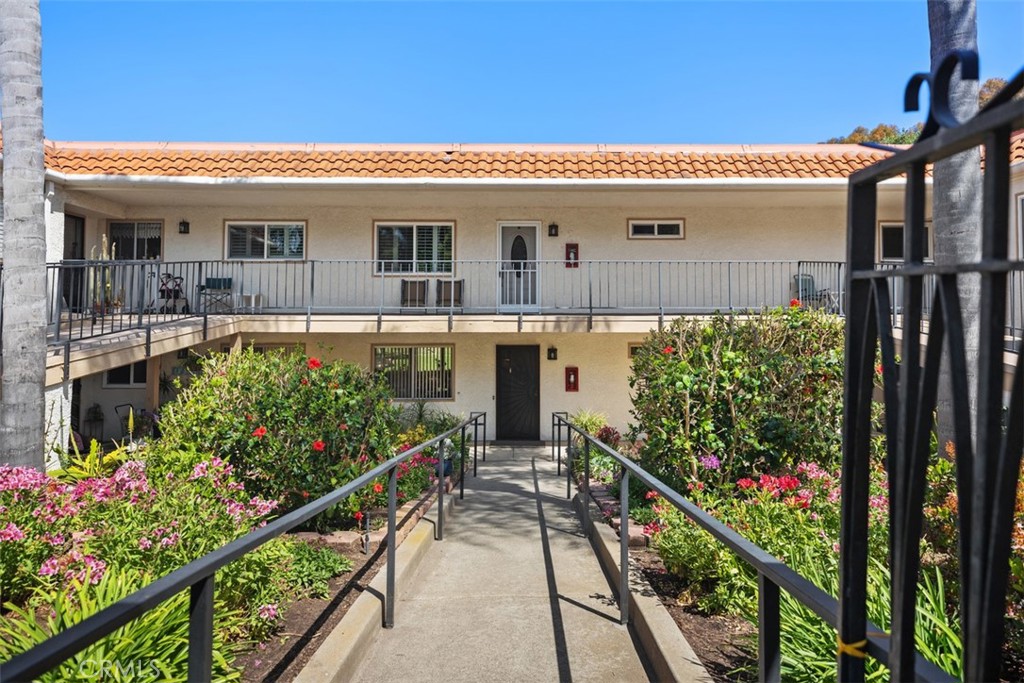 5472 Paseo Del Lago E B