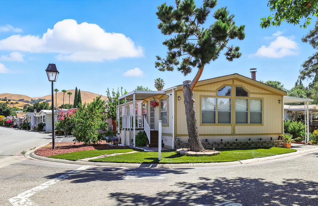 Welcome to Monterey Oaks! This beautifully maintained 3-bedroom, 2-bath home offers an open, light-filled floor plan designed for modern living. The spacious living room features vaulted ceilings, large windows, and a cozy fireplace, creating a warm and inviting space. Enjoy cooking in the bright kitchen with white cabinetry, a breakfast bar, and ample counter space. The primary suite includes an en-suite bath for privacy, while two additional bedrooms offer flexibility for family, guests, or a home office. The home also features laminate flooring, abundant natural light, and thoughtful details throughout. Located in the sought-after community, residents enjoy access to premium amenities including a sparkling pool, clubhouse, and beautifully landscaped grounds. Perfectly situated near shopping, dining, parks, and major freeways, this home offers a serene lifestyle with convenient access to Silicon Valley.