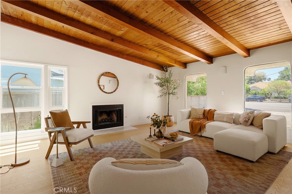 6246 Fallbrook