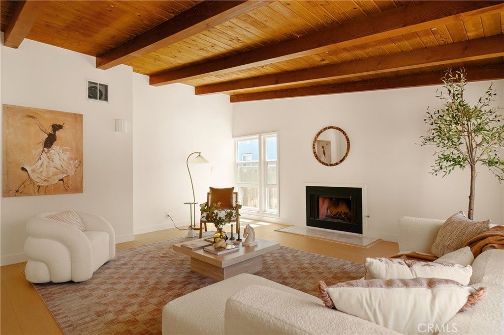 6246 Fallbrook