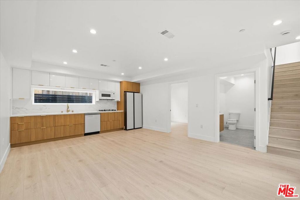 ** 1 MONTH FREE PROMO - SEE FULL DESCRIPTION BELOW ** PET FRIENDLY ** IN-UNIT WASHER/DRYER ** CENTRAL A/C ** PRIVATE ROOFTOP DECK ** 2 PARKING SPACES ASSIGNED ** MODERN FINISHES ** BALCONIES ** Welcome to your dream Westside residence! This stunning tri-level unit combines style, comfort, and convenience in one of LA's most sought-after neighborhoods, Vista/Del Rey, just minutes from the beach, Marina del Rey, Culver City, Playa Vista, and Venice. Enjoy easy access to bike paths, Whole Foods, trendy cafes, local boutiques, parks, and top-rated dining hotspots, all while being a short drive to both the 90 and 405 freeways for a seamless commute. Step inside to discover soaring ceilings, large windows that flood the space with natural light, and a contemporary open-concept layout perfect for relaxing or entertaining. The gourmet kitchen flows effortlessly into the spacious living area and features modern appliances and clean finishes. Upstairs, unwind on your private rooftop deck, where you can enjoy panoramic views and ocean breezes ideal for morning coffee, evening wine, or weekend BBQs. Additional highlights include central AC and heat, in-unit washer and dryer, and assigned parking spaces for ultimate convenience. This unit is also pet-friendly, so your furry companions can enjoy this beautiful space with you. Whether you're looking for comfort, lifestyle, or location, this home truly has it all. Don't miss this rare opportunity to live in one of LA's most vibrant and connected neighborhoods! ** 1 MONTH FREE PROMO - PRICE SHOWN WITH 12 MONTH BUDGET SPREAD - BASE RENT $5,650 **
