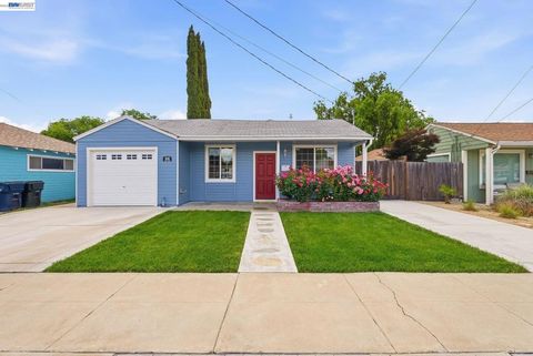 Photo of 614 James St St, Livermore, CA 94551 (MLS # 41132636)