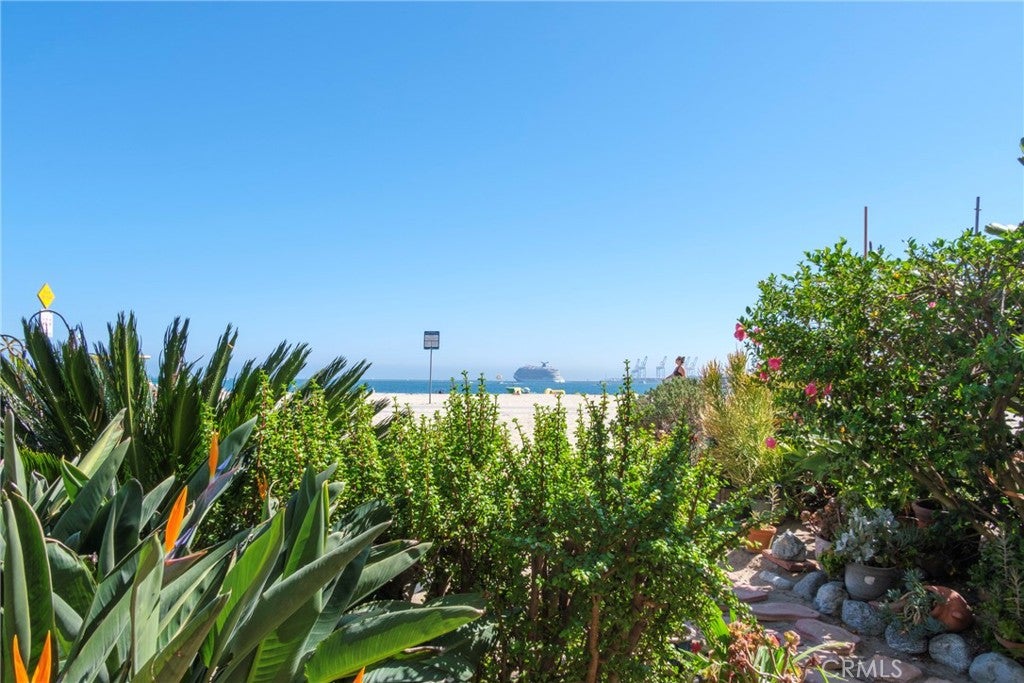 1200 E Ocean 12