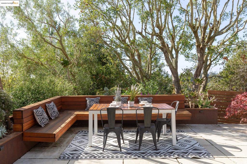 MONTCLAIR HILLS - Residential