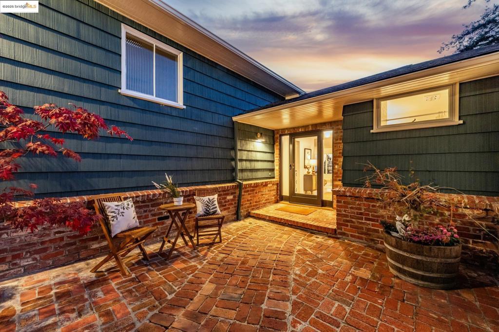 MONTCLAIR HILLS - Residential