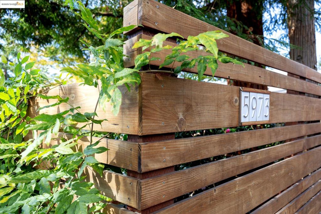 MONTCLAIR HILLS - Residential