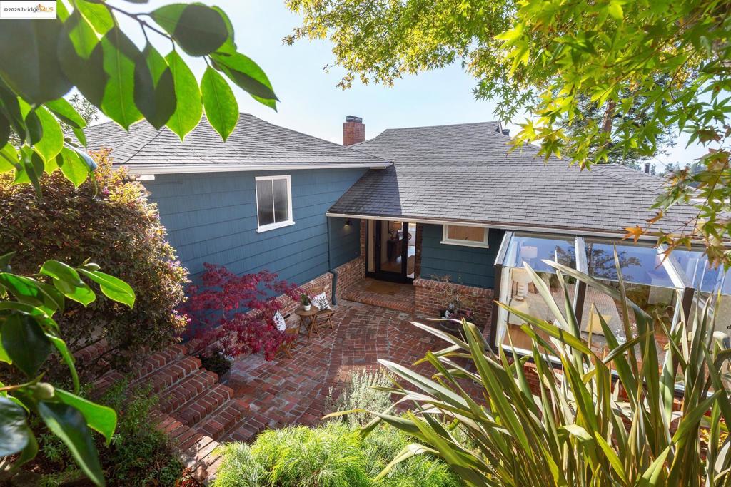 MONTCLAIR HILLS - Residential