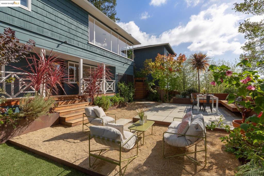 MONTCLAIR HILLS - Residential