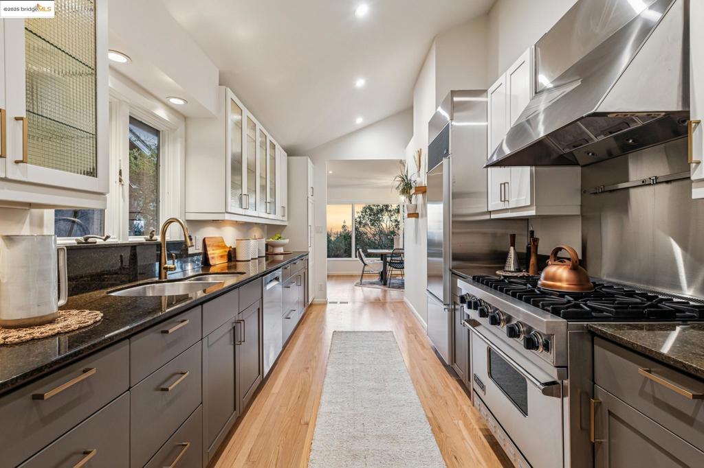 MONTCLAIR HILLS - Residential