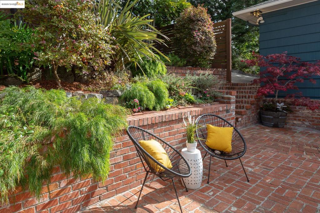 MONTCLAIR HILLS - Residential