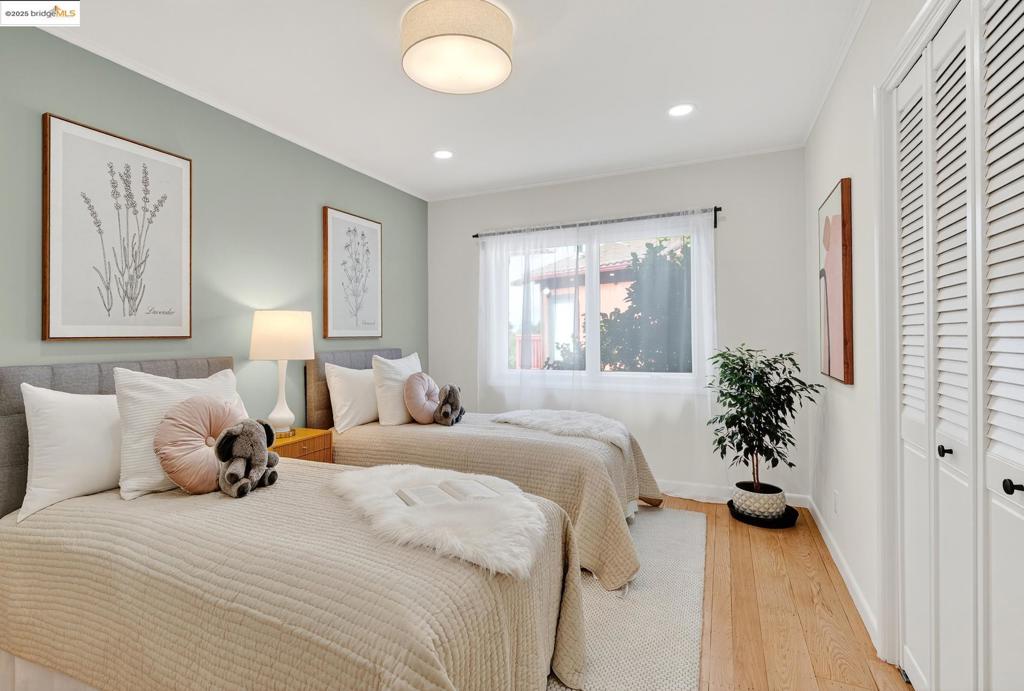 MONTCLAIR HILLS - Residential