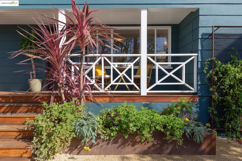 MONTCLAIR HILLS - Residential