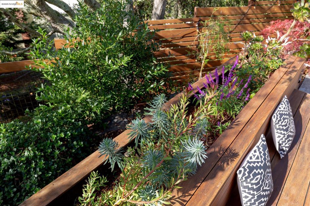 MONTCLAIR HILLS - Residential