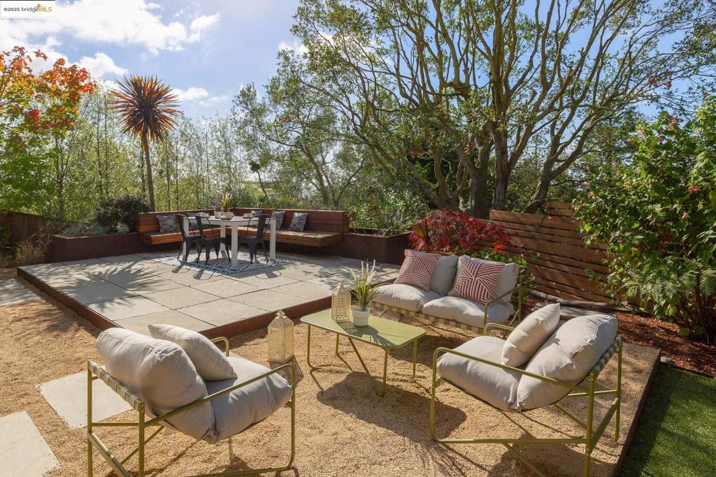 MONTCLAIR HILLS - Residential