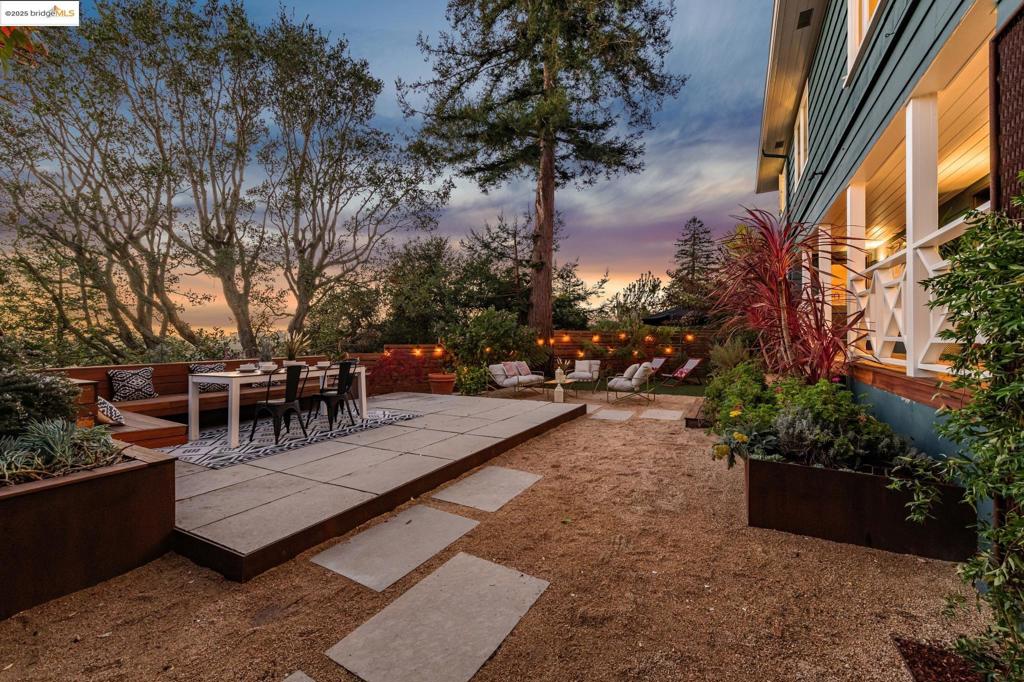 MONTCLAIR HILLS - Residential