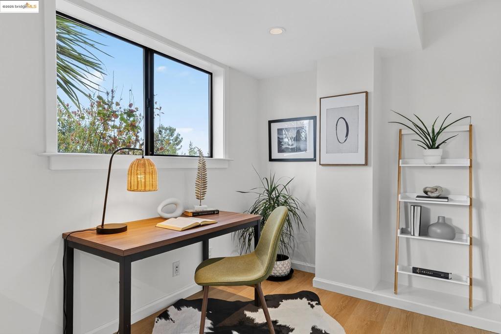 MONTCLAIR HILLS - Residential