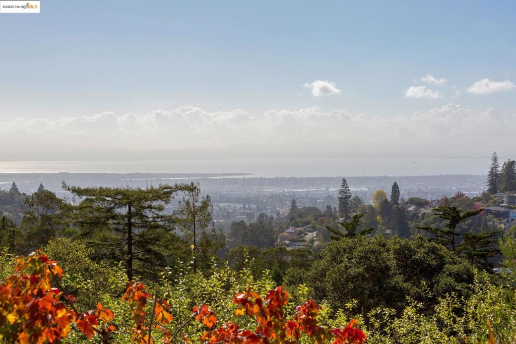 MONTCLAIR HILLS - Residential