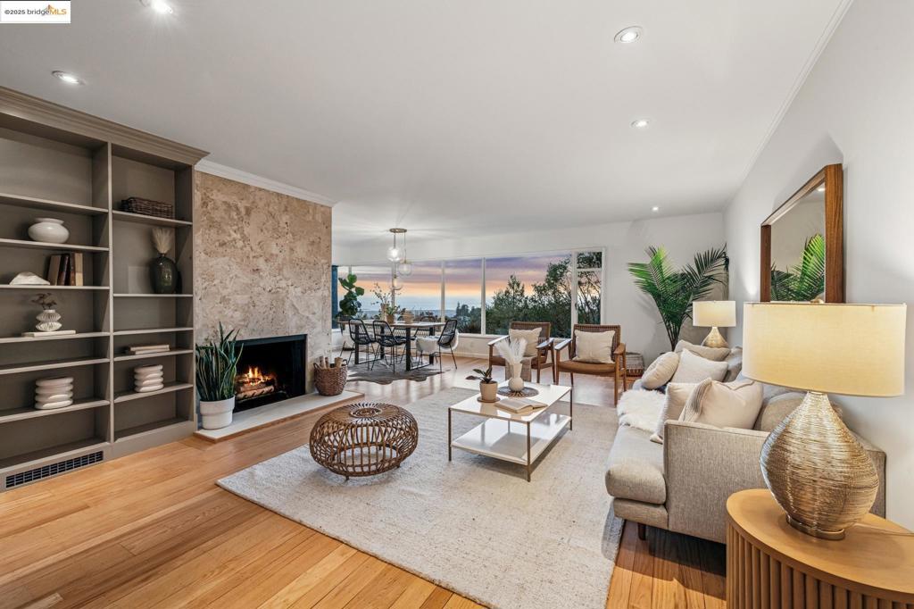 MONTCLAIR HILLS - Residential