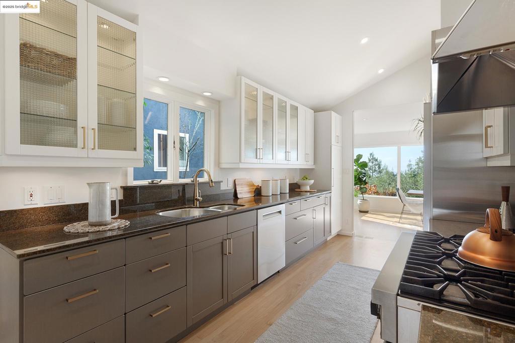 MONTCLAIR HILLS - Residential