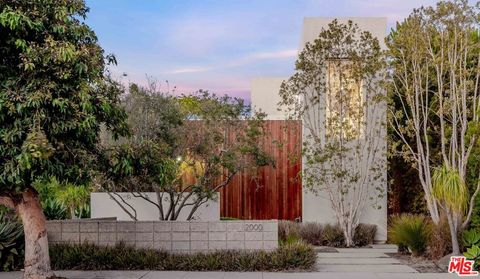 2000 Walnut Avenue Venice CA 90291