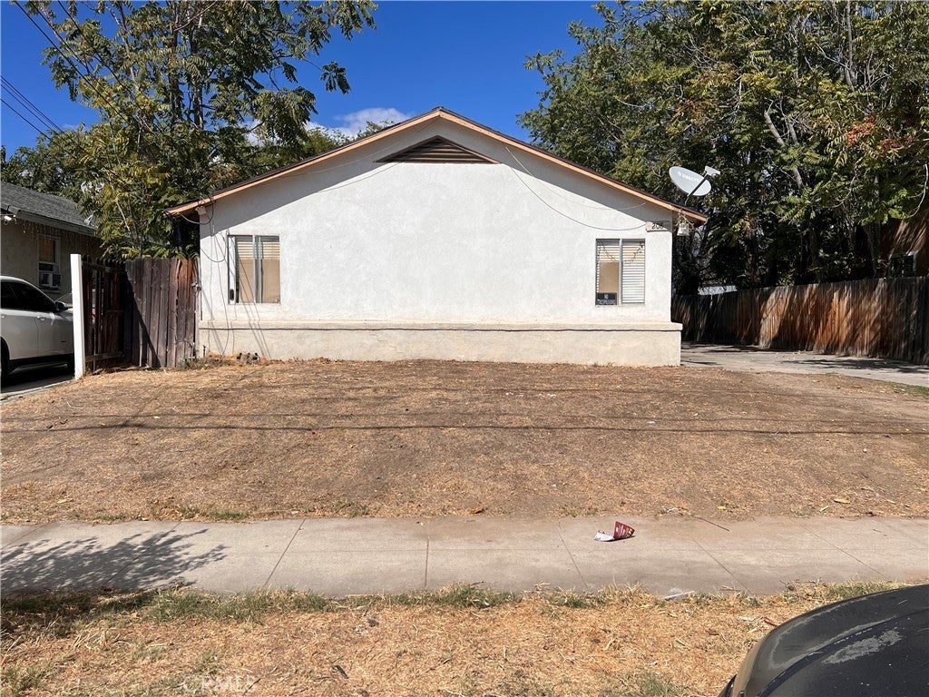 208 E Olive