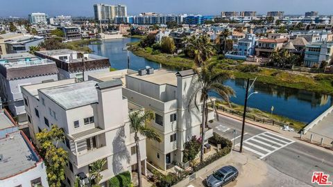 Photo of 29 Lighthouse Street #2, Venice, CA 90292 (MLS # 26667573)
