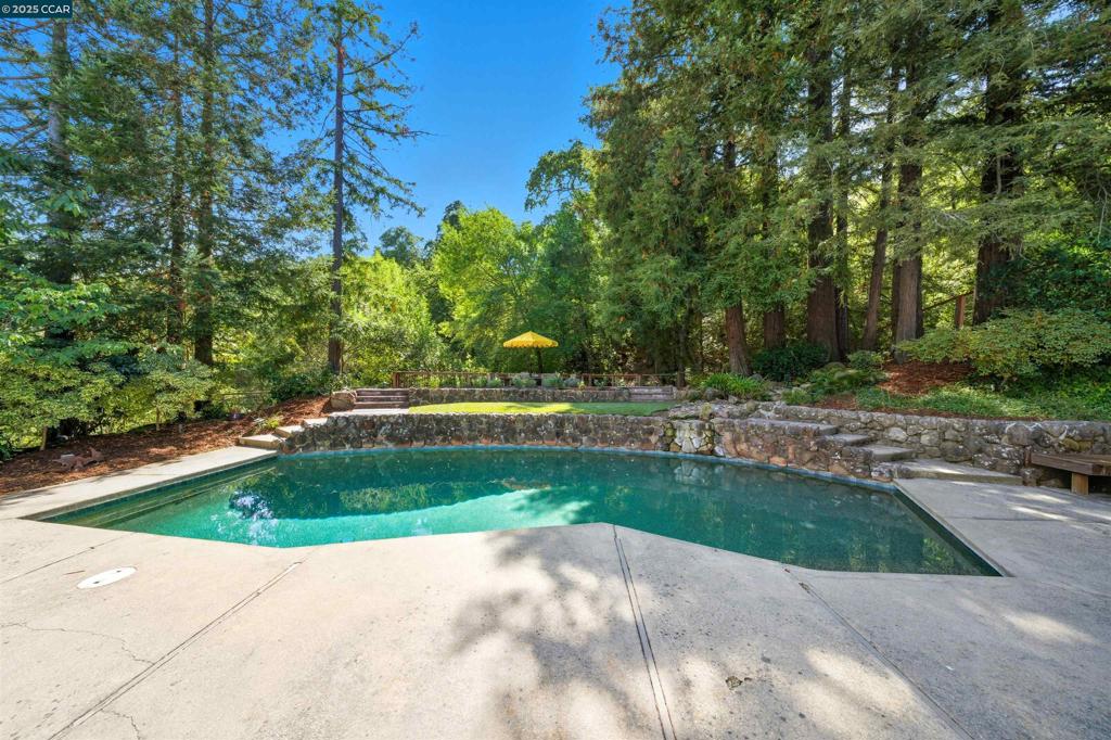 HIDDEN VALLEY - Residential
