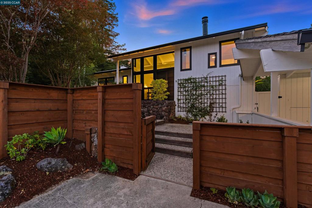 HIDDEN VALLEY - Residential