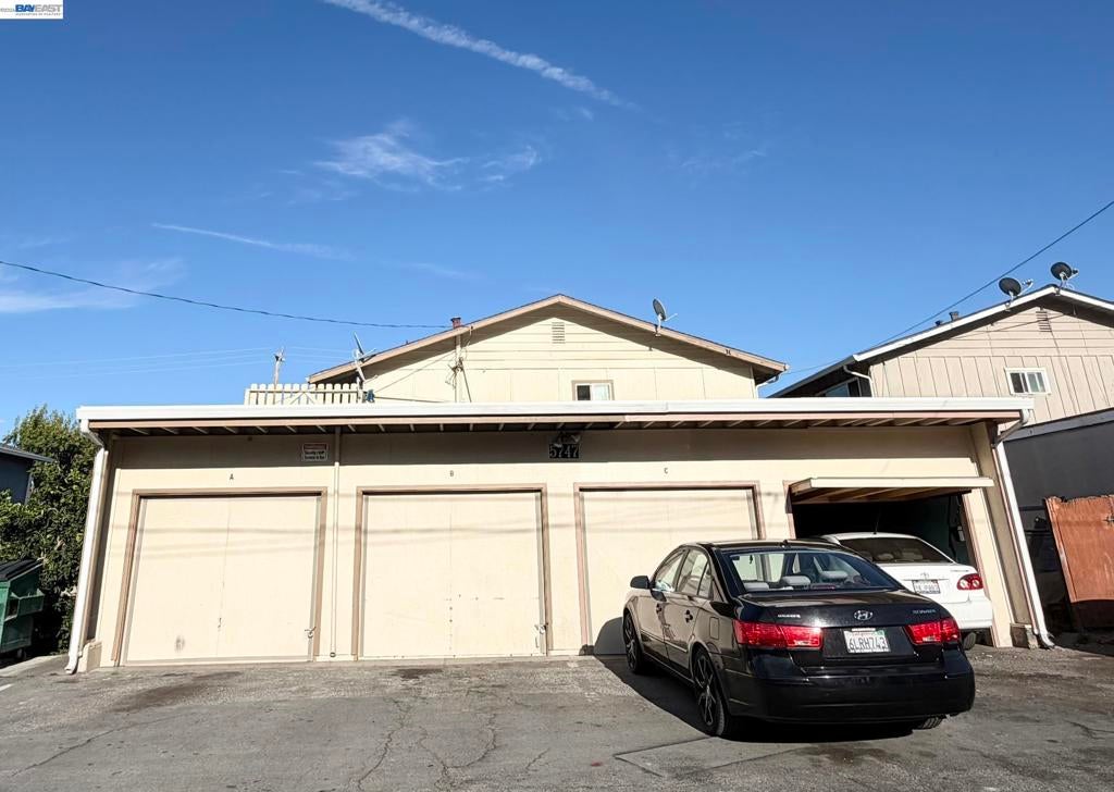 5747 Almaden Rd