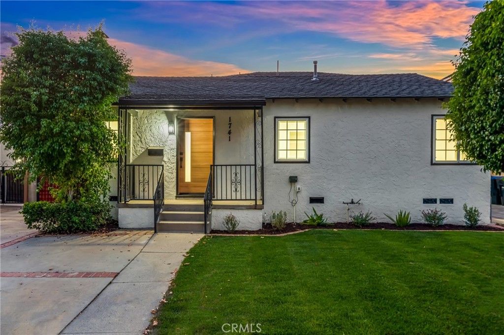 Photo of 1741 N Rose St, Burbank, CA 91505 (MLS # DW25246084)