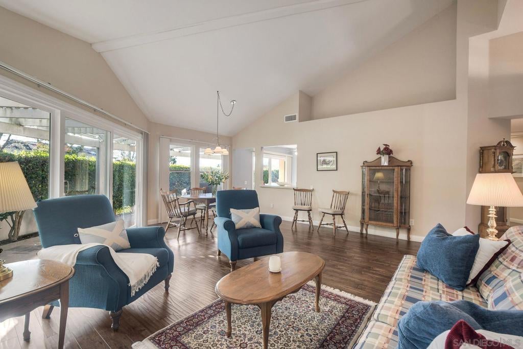 1298 Rue Saint Martin