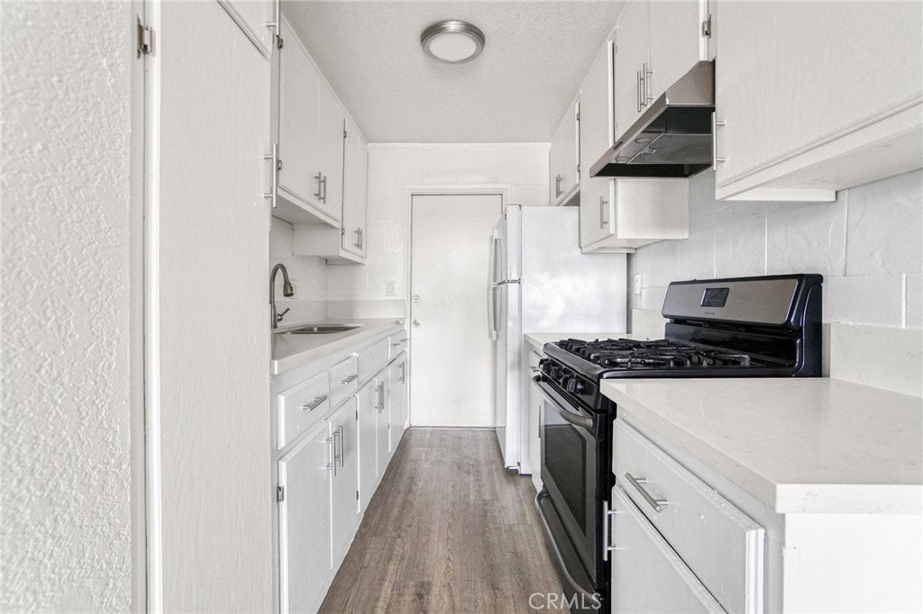 751 Cerritos